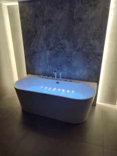 Гидромассажная ванна Frank F109 пристенная        