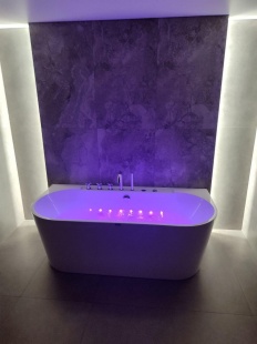 Гидромассажная ванна Frank F109 пристенная        